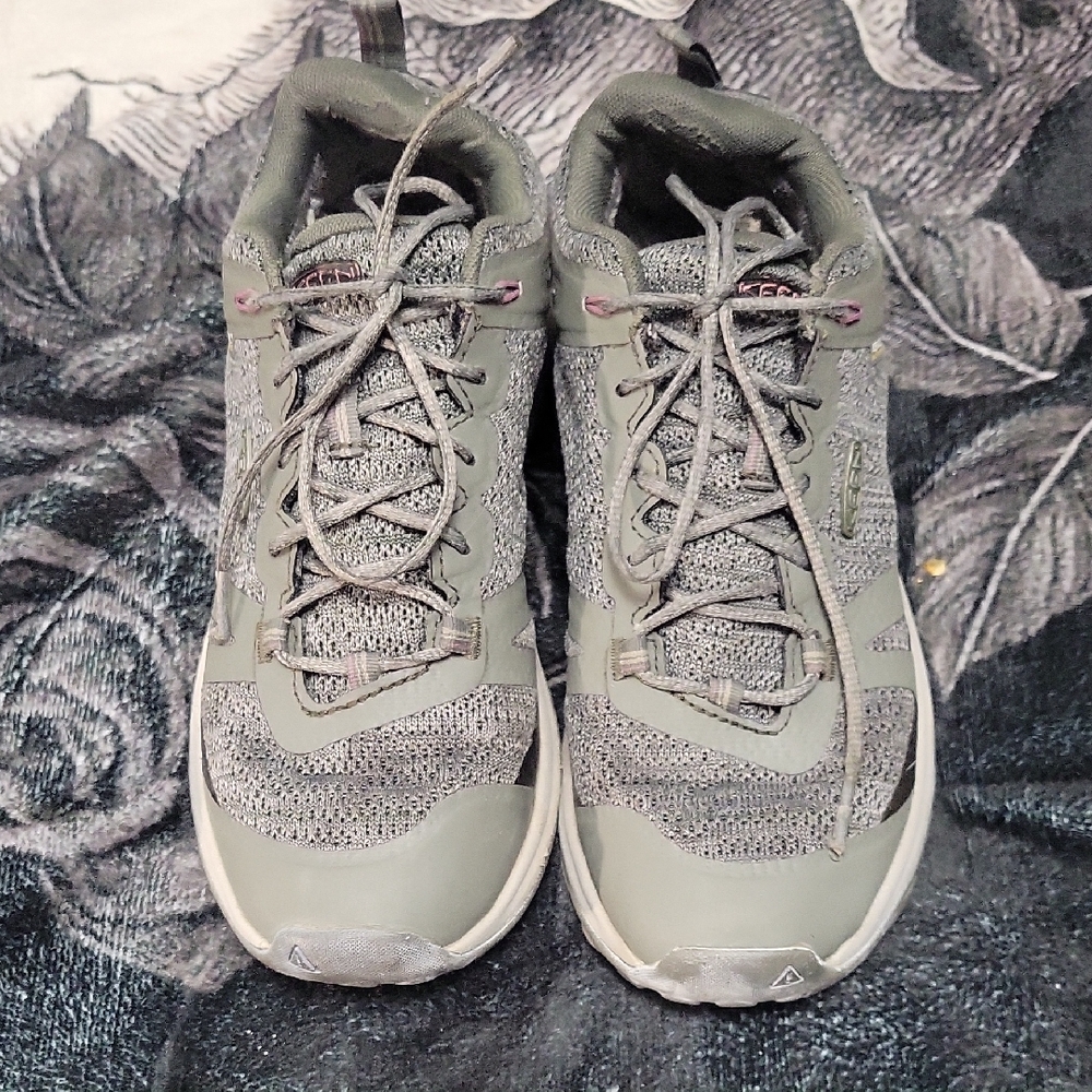7.5 Keen Terradorra II Waterproof Hiking Shoes